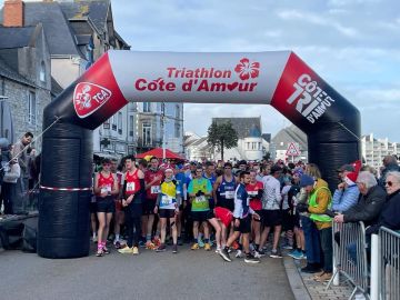 | Retour en images sur notre dernier week-end 📸 ... de 2024 |

Les lignes de départ de la Corrida du Pouliguen et de la course de Noël de Samois sur Seine...